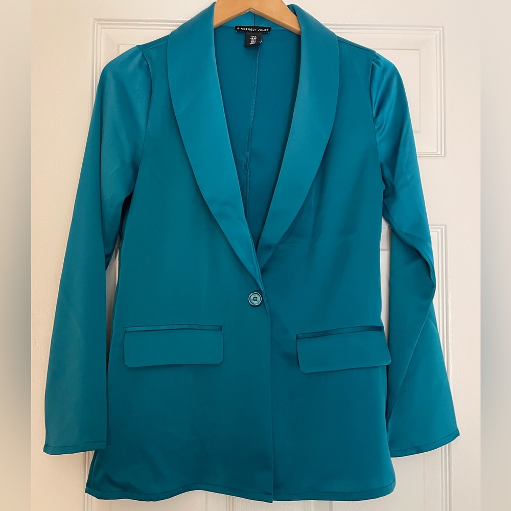 Beautiful jewel tone turquoise blazer.